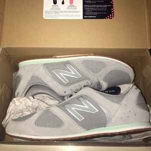 New Balance 555SG women’s 10 NWT grey, sea foam
